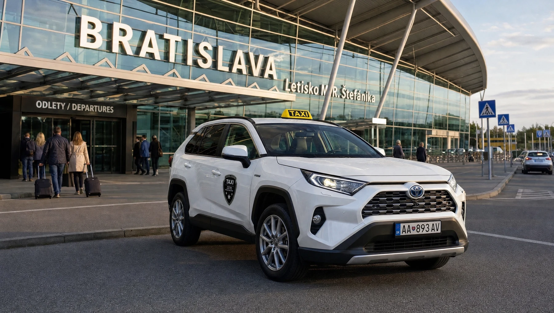 Toyota RAV4 Hybrid pri letisku Bratislava