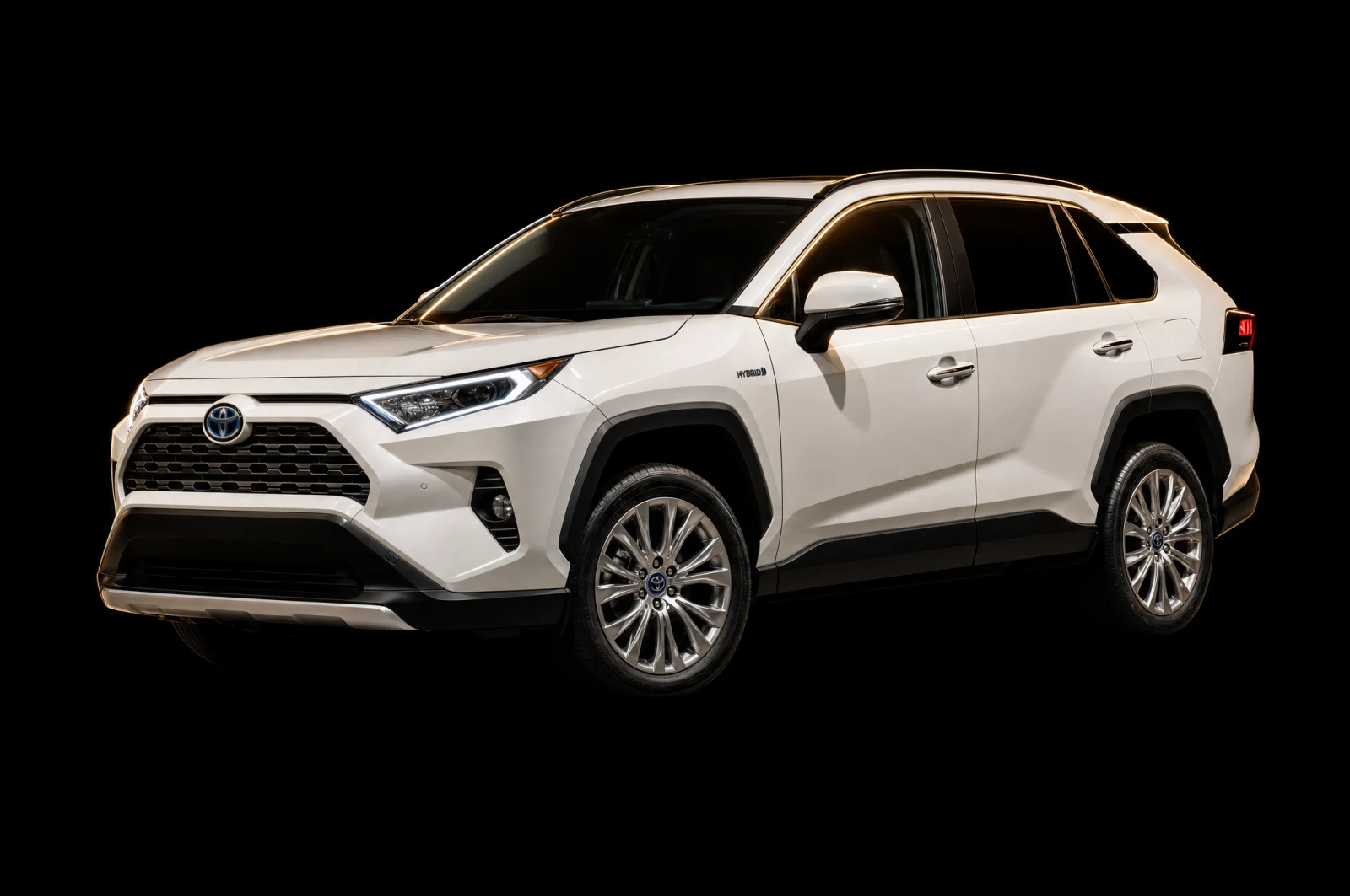 Toyota RAV4 Hybrid – biele SUV pre letiskový transfér a diaľkové jazdy